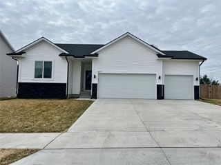 5611 Leyden Avenue, Des Moines, IA 50317