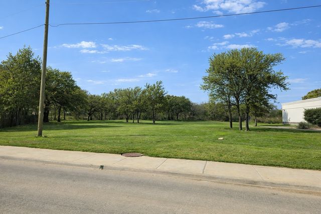 6624 Oak Crest Drive W, Forest Hill, TX 76140