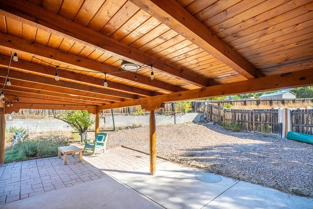 2525 Camino San Patricio, Santa Fe, NM 87505