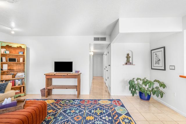 2525 Camino San Patricio, Santa Fe, NM 87505