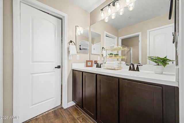 240 W JUNIPER Avenue 1140, Gilbert, AZ 85233