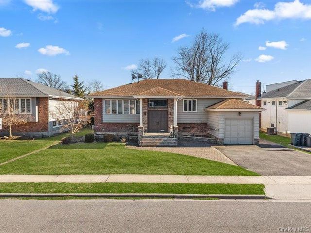 844 Flanders Drive, Valley Stream, NY 11581