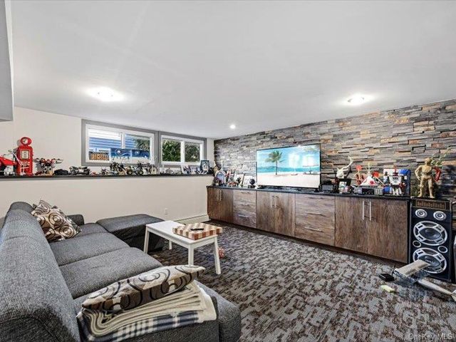 844 Flanders Drive, Valley Stream, NY 11581