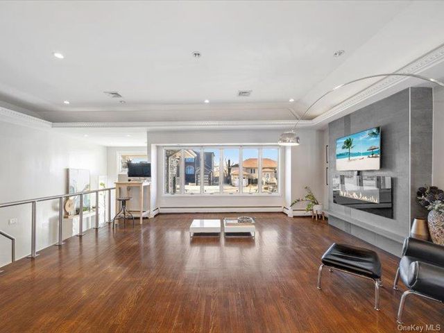 844 Flanders Drive, Valley Stream, NY 11581