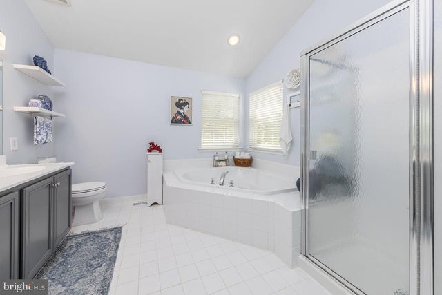 8 DUCHESS DR, Sicklerville, NJ 08081