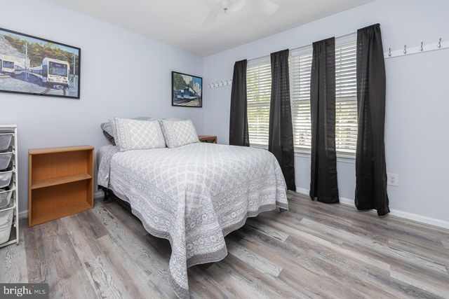 8 DUCHESS DR, Sicklerville, NJ 08081
