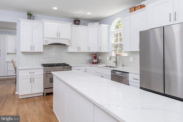 8 DUCHESS DR, Sicklerville, NJ 08081