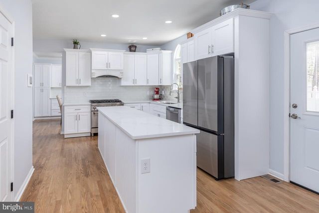 8 DUCHESS DR, Sicklerville, NJ 08081