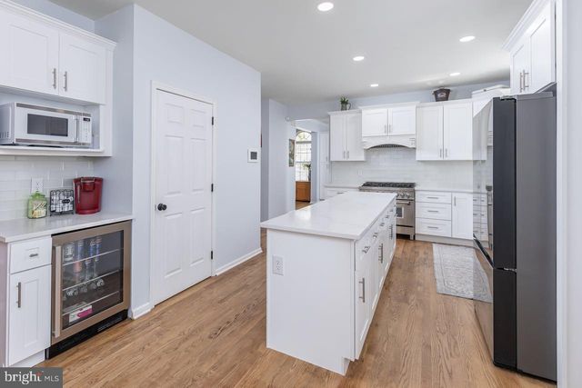 8 DUCHESS DR, Sicklerville, NJ 08081