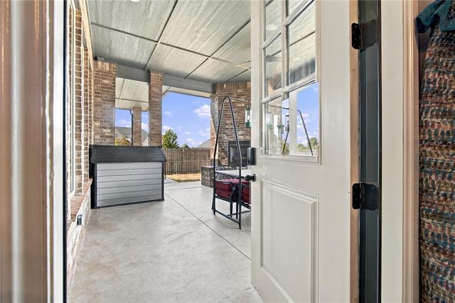 995 Bivium Circle, Newcastle, OK 73065