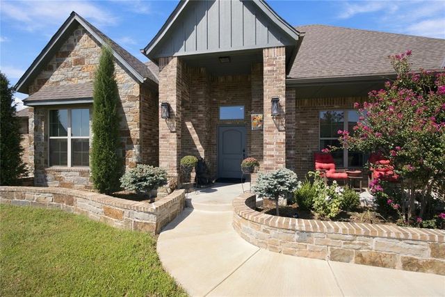 995 Bivium Circle, Newcastle, OK 73065