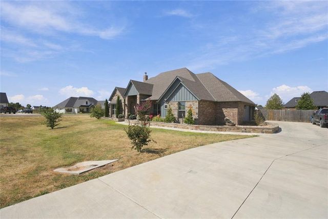 995 Bivium Circle, Newcastle, OK 73065