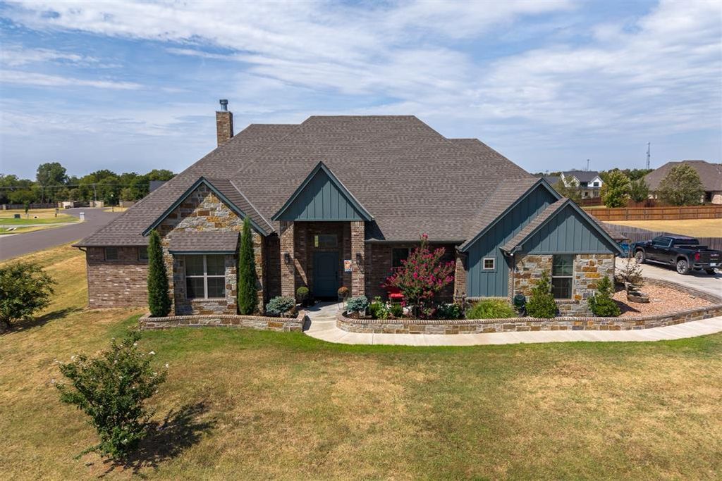 995 Bivium Circle, Newcastle, OK 73065