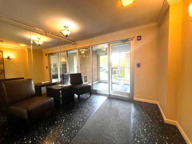 8230 N ELMWOOD Street 405, Skokie, IL 60077