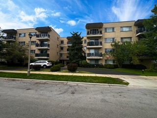 8230 N ELMWOOD Street 405, Skokie, IL 60077