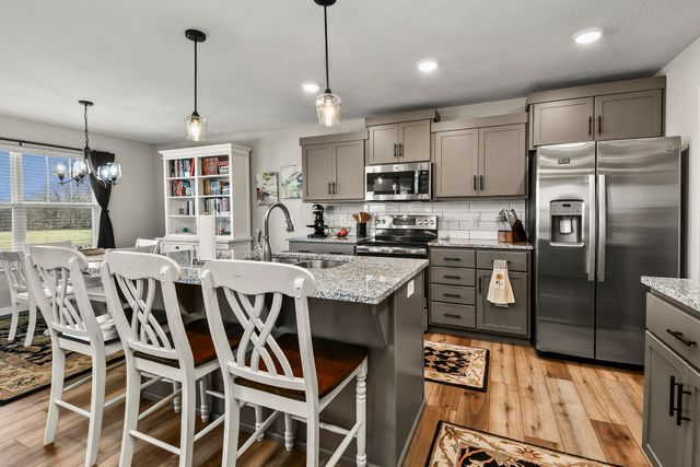 2841 E Bradford Street, Republic, MO 65738