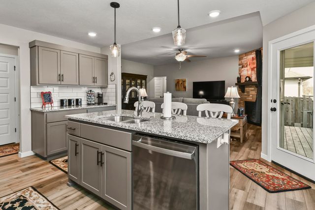 2841 E Bradford Street, Republic, MO 65738