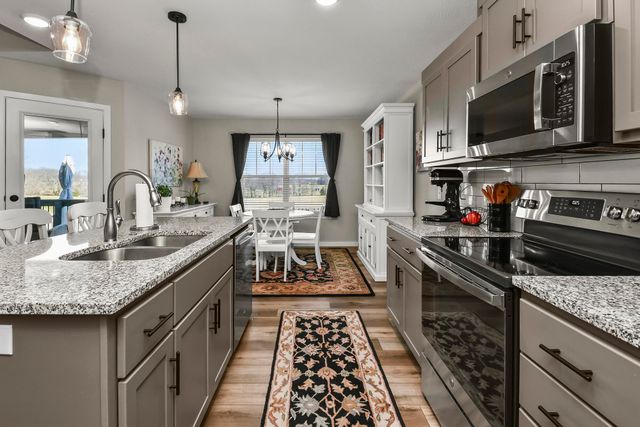 2841 E Bradford Street, Republic, MO 65738