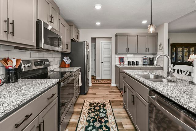 2841 E Bradford Street, Republic, MO 65738