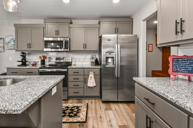 2841 E Bradford Street, Republic, MO 65738