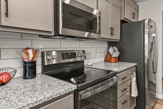 2841 E Bradford Street, Republic, MO 65738