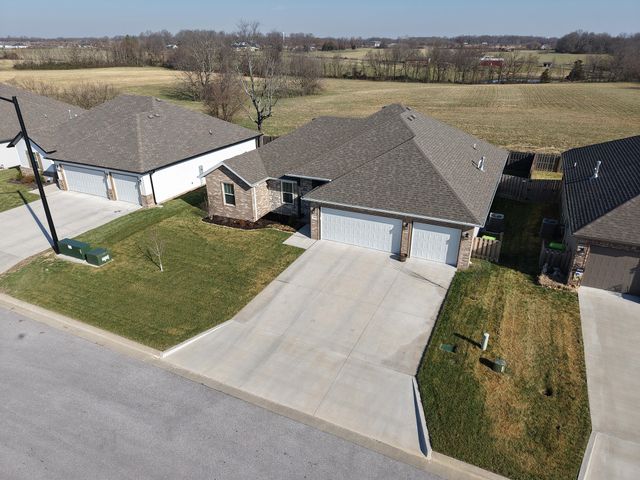 2841 E Bradford Street, Republic, MO 65738