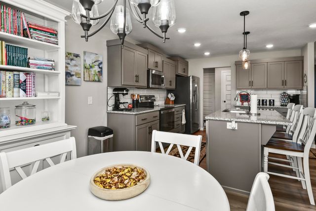 2841 E Bradford Street, Republic, MO 65738