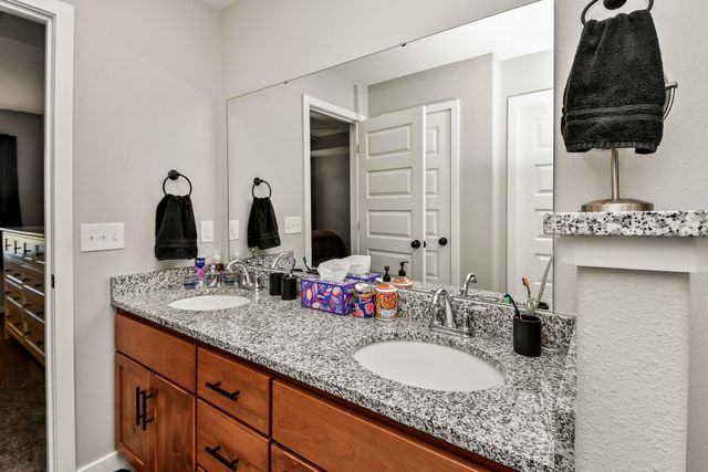 2841 E Bradford Street, Republic, MO 65738