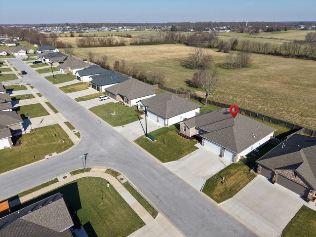 2841 E Bradford Street, Republic, MO 65738