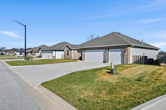 2841 E Bradford Street, Republic, MO 65738