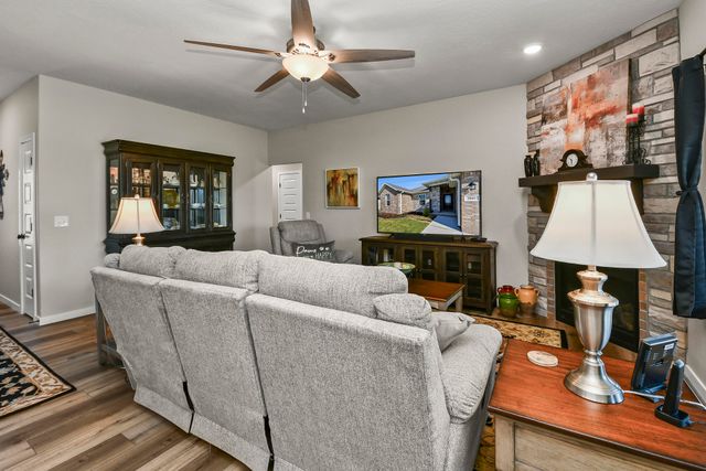 2841 E Bradford Street, Republic, MO 65738