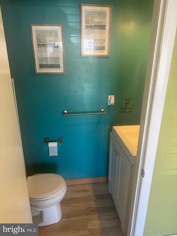 5 COMPASS LN, Barnegat, NJ 08005