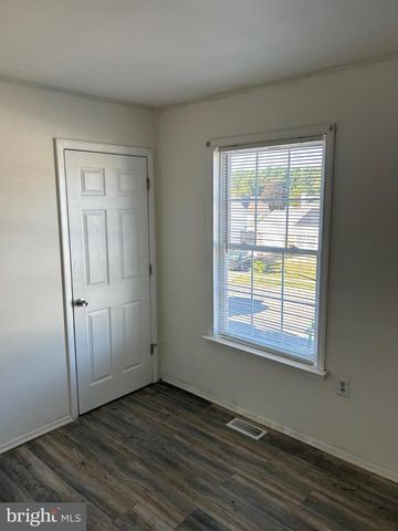 5 COMPASS LN, Barnegat, NJ 08005