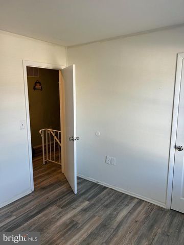 5 COMPASS LN, Barnegat, NJ 08005