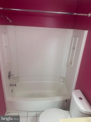 5 COMPASS LN, Barnegat, NJ 08005