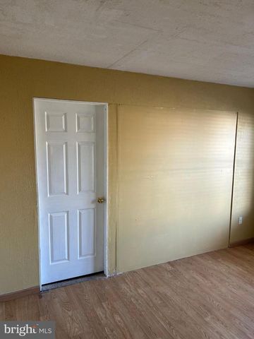 5 COMPASS LN, Barnegat, NJ 08005