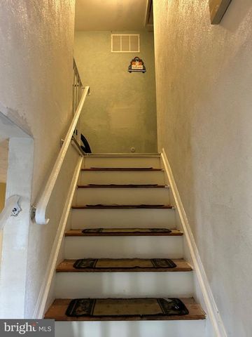 5 COMPASS LN, Barnegat, NJ 08005