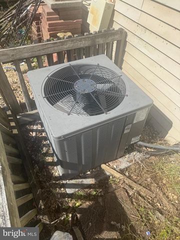 5 COMPASS LN, Barnegat, NJ 08005