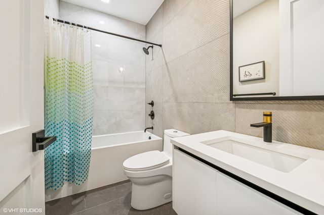 2149 W Belmont Avenue 2E, Chicago, IL 60618