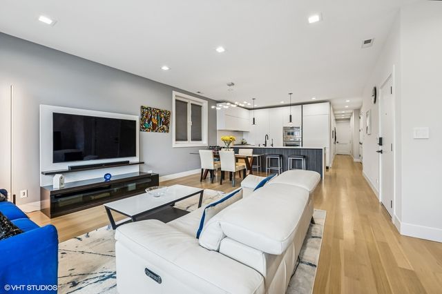 2149 W Belmont Avenue 2E, Chicago, IL 60618