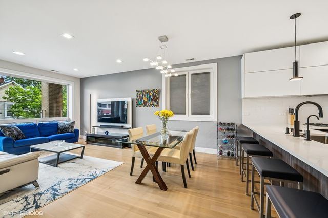 2149 W Belmont Avenue 2E, Chicago, IL 60618