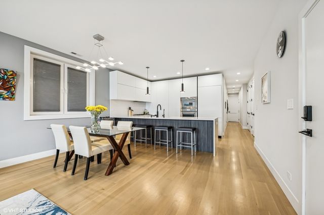 2149 W Belmont Avenue 2E, Chicago, IL 60618