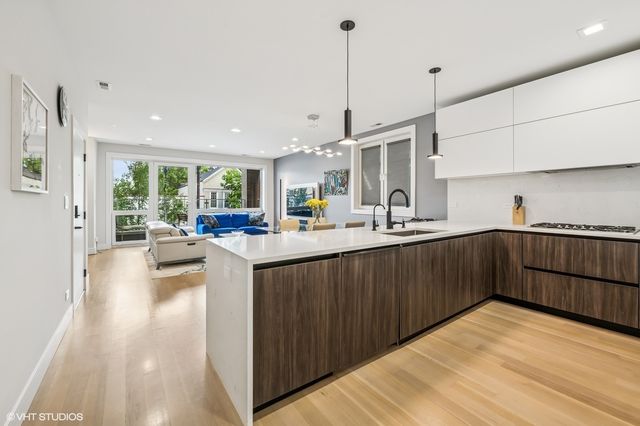 2149 W Belmont Avenue 2E, Chicago, IL 60618