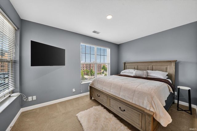 1219 Napoleon St Unit 302, South Bend, IN 46617