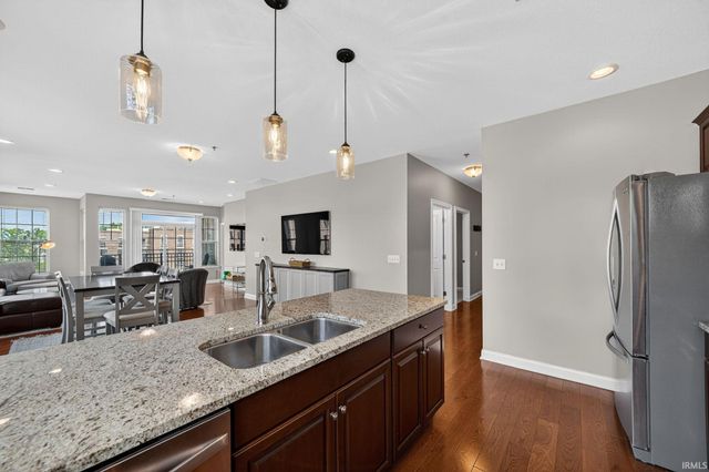 1219 Napoleon St Unit 302, South Bend, IN 46617