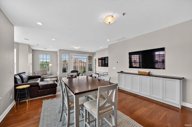 1219 Napoleon St Unit 302, South Bend, IN 46617