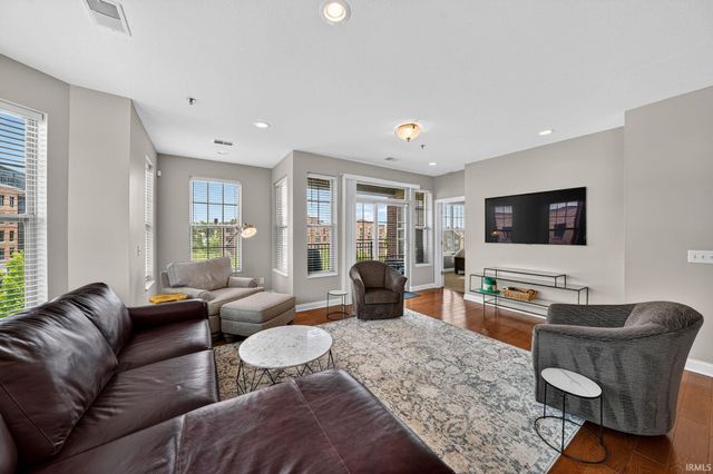 1219 Napoleon St Unit 302, South Bend, IN 46617