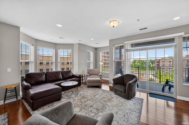 1219 Napoleon St Unit 302, South Bend, IN 46617