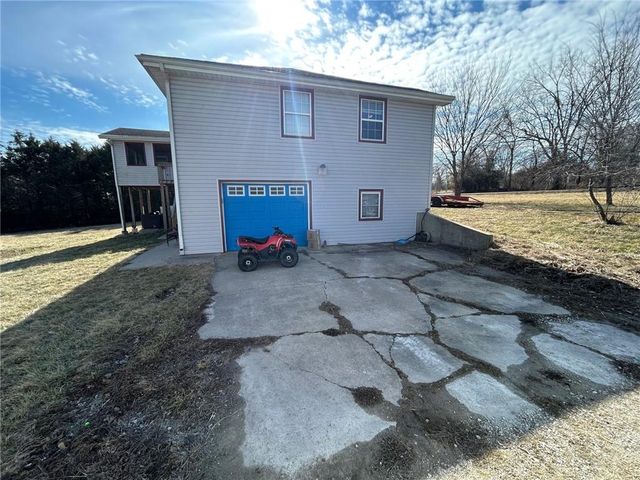 12911 S Al Gossett Road, Lone Jack, MO 64070