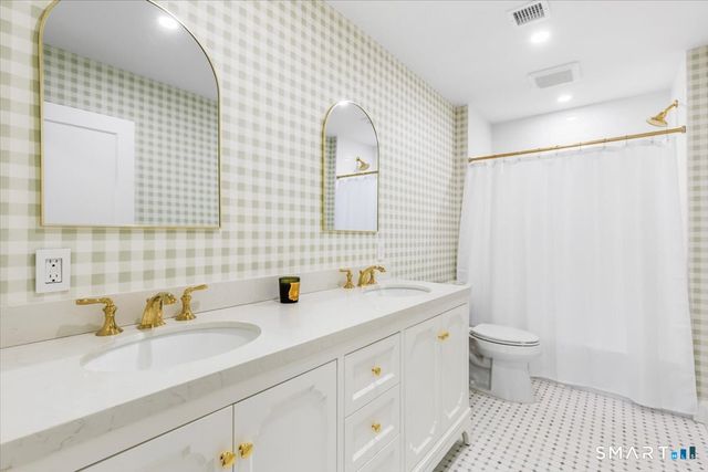 45 Hillcrest Park Road, Greenwich, CT 06870